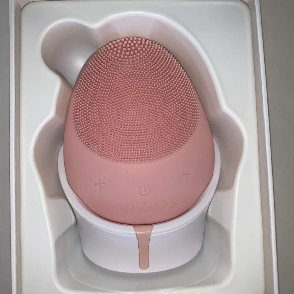 Buzios Skin Co. Ipanema Facial Cleansing Brush